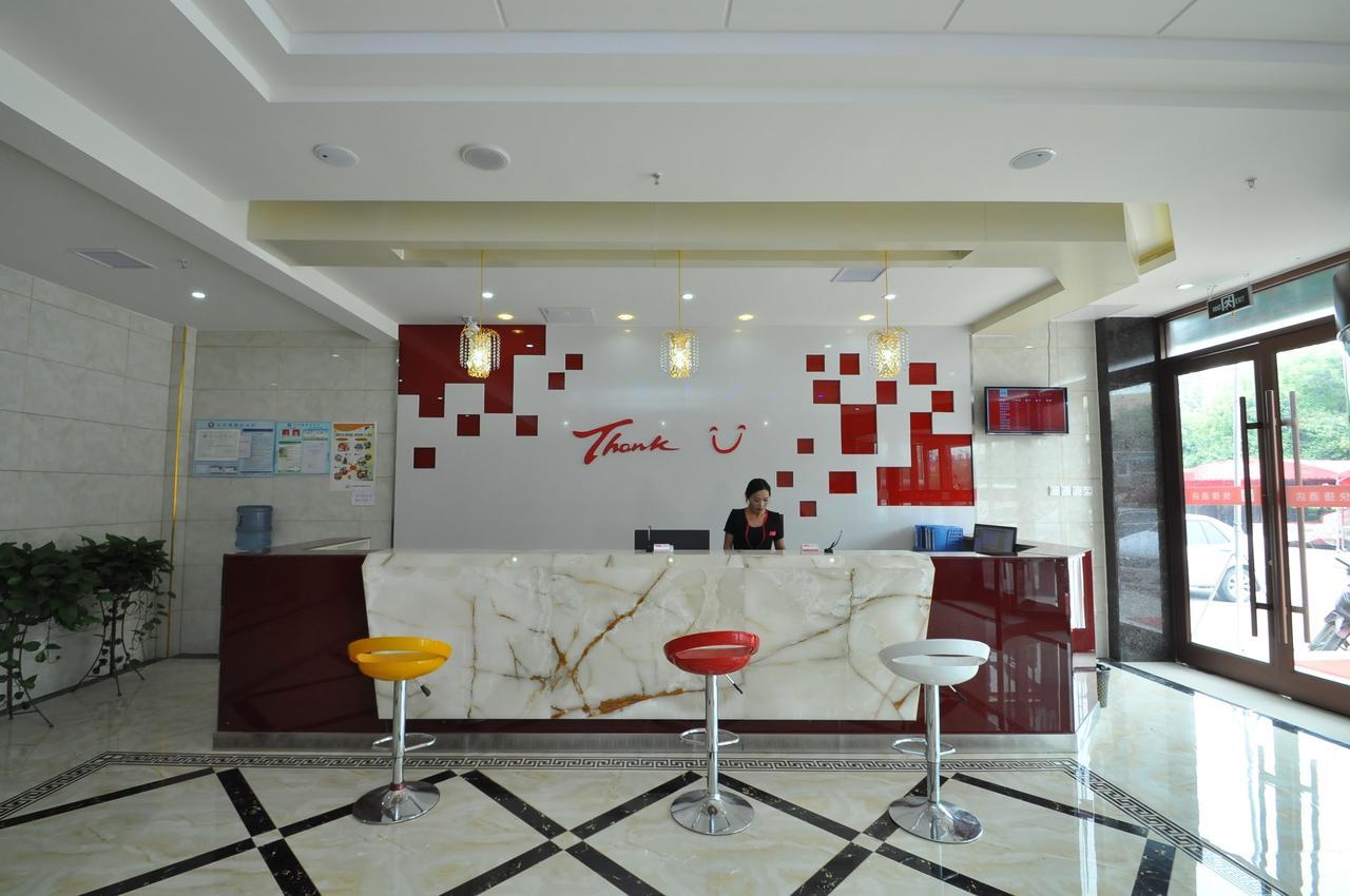 Thank Inn Chain Hotel West Eleven Road Mall Линьи Экстерьер фото